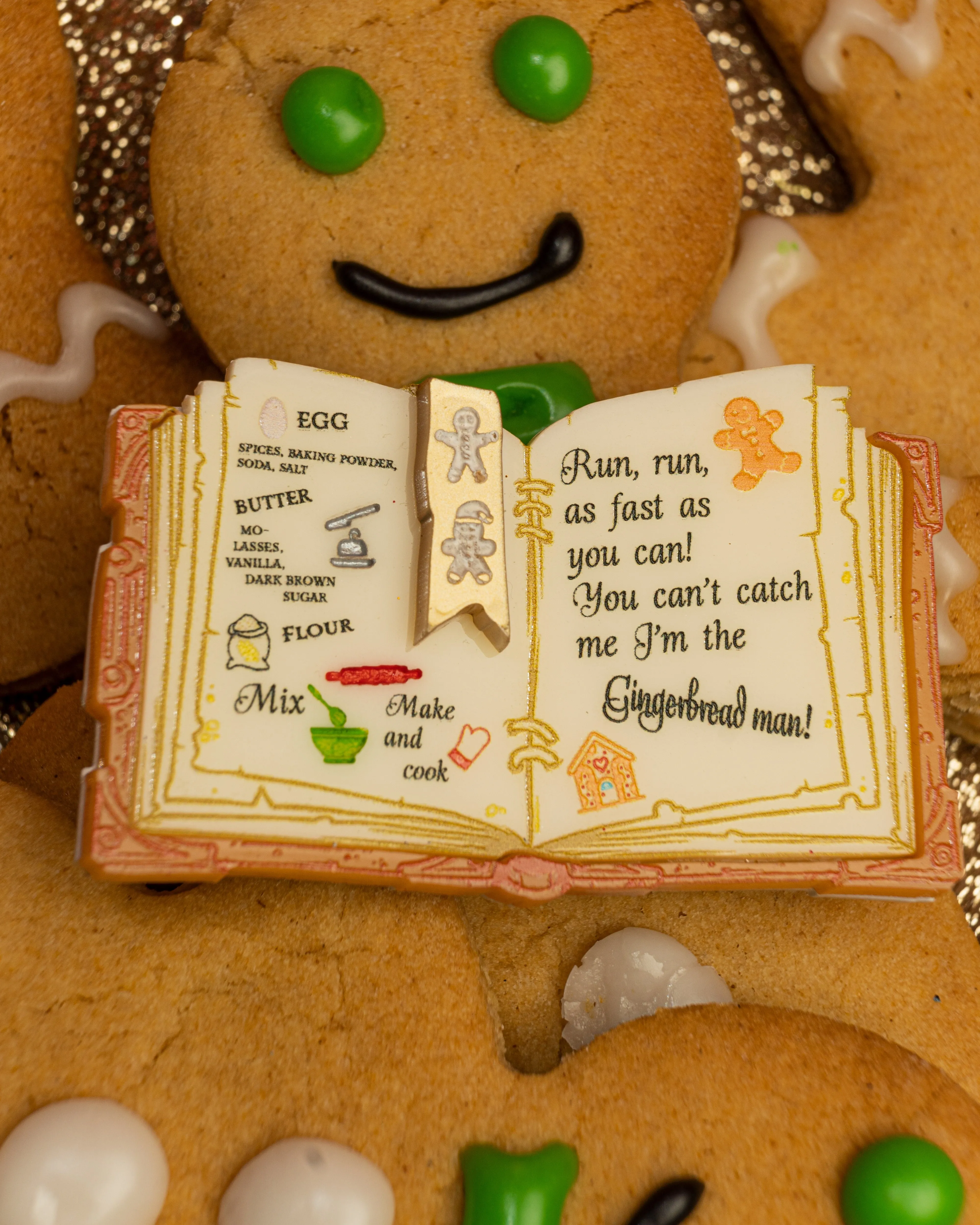 Gingerbread instruction book - Brooch